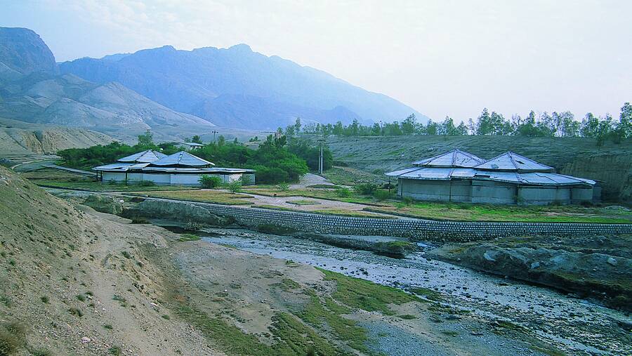 چشمه آبگرم دهلران